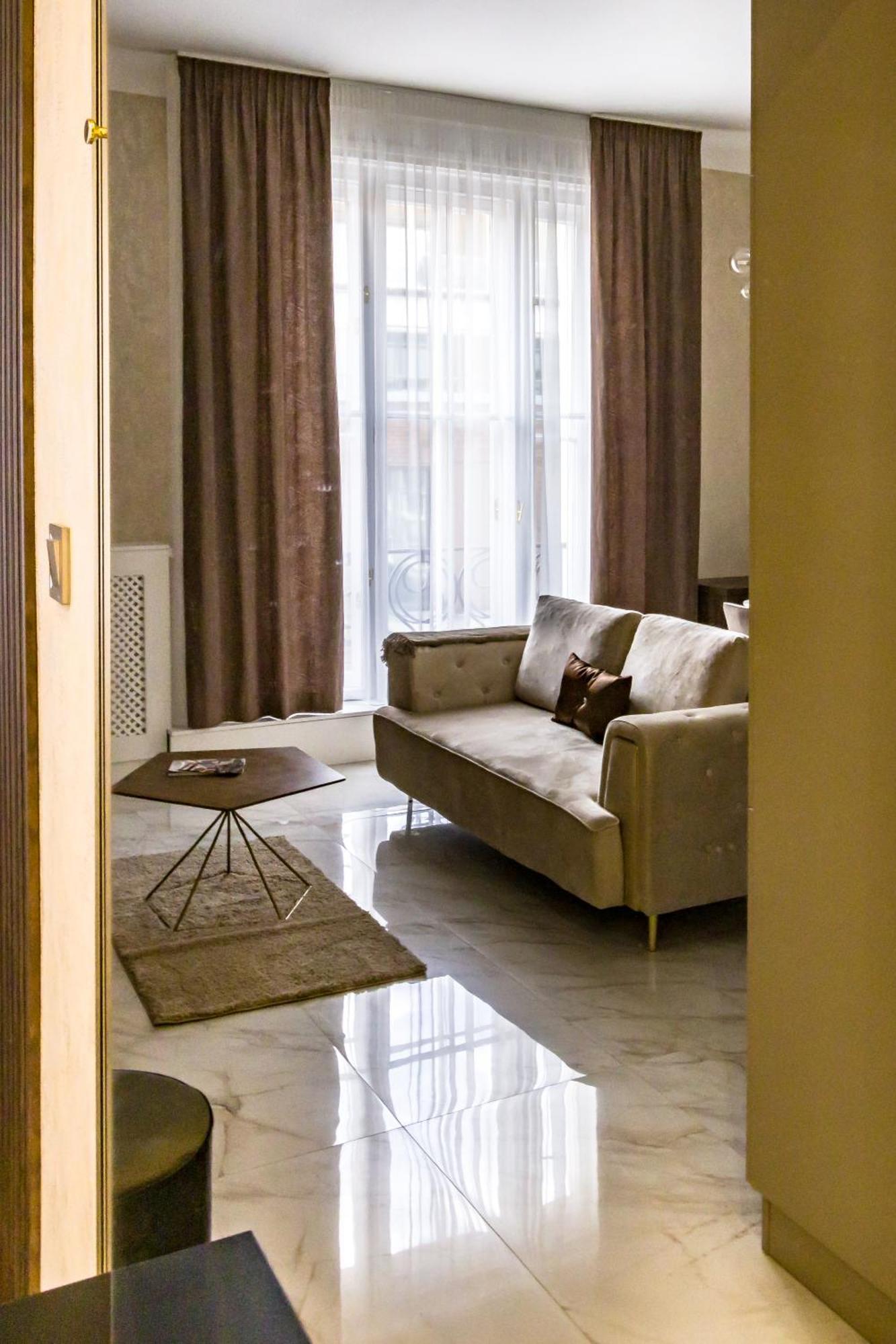 N16 Deluxe Apartmán *